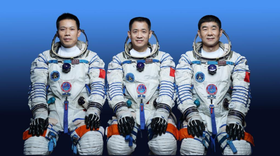 चीनले आफ्ना तीन अन्तरिक्ष यात्रीहरुलाई अन्तरिक्ष स्टेशन निर्माण गर्न पठाउँदै