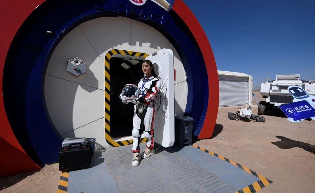 अर्को साता अन्तरिक्ष केन्द्रमा पठाइने यात्रीका लागि चीनको तयारी, तीन अन्तरिक्ष यात्री जाँदै