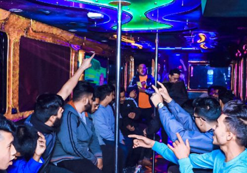 पार्टी बस नेपालः बस भित्रै पार्टी, डिस्को र बार
