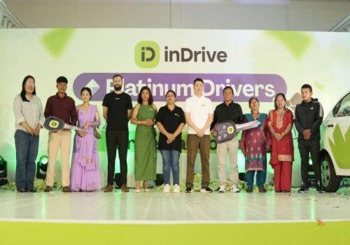इनड्राइभले प्लेटिनम ड्राइभर गिभअवे क्याम्पेनका ग्रान्ड प्राइज विजेताहरूलाई पुरस्कार हस्तान्तरण गर्यो